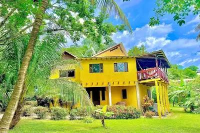 Image de 4 Bedroom Private Home, 2 Blocks to Ocean, Sleeps 13, 2 Balconies