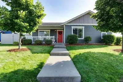 Image de BeeCozy Cottage-Near Silverwood & Lakes! 3 bedroom & 2 baths!