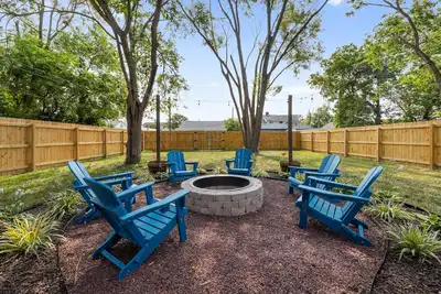 Image de MidTerm Rental - Fire Pit - 3min Beach - Renovated