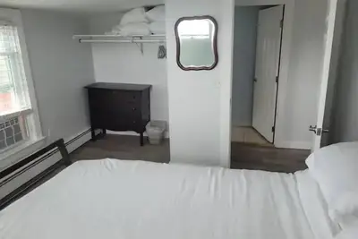 Image de Downtown roofdeck unit with offstreet parking