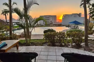 Image de Mar y Tierra / luxury renovated Condo by the sea\n