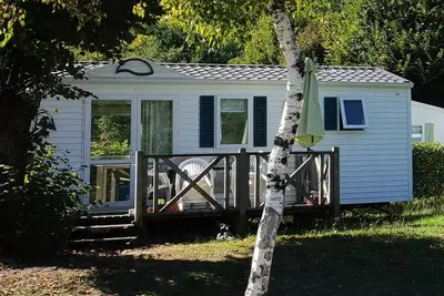 Image de Mobil-home Confort 27m² \/ 2 chambres + Tv + Terrasse non couverte (Bord de rivière) 6 personnes