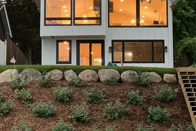 Image de Lake Minnetonka 5 Bedroom Stunner!