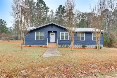 Image de Chatom Retreat w\/ Furnished Deck & Wooded Views!