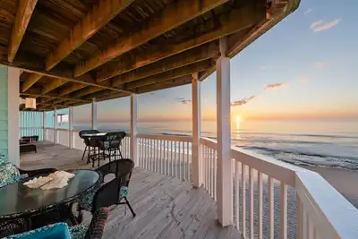 Image de Nestled Inn, Ocean front at Kure Beach, elevator, 3 pools