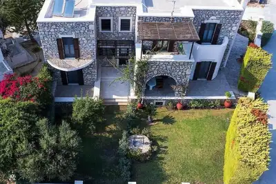 Image de Maison de campagne \"Villa Kaly\" avec terrasse privée, Wi-Fi et climatisation