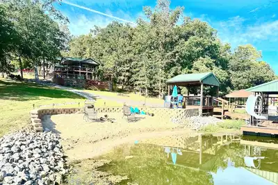 Image de Lakefront, Private Beach, Hot tub, Kayaks, Paddle boards