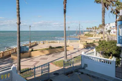 Image de El Paseo Del Faro - Charming seaside townhouse - Free Wifi