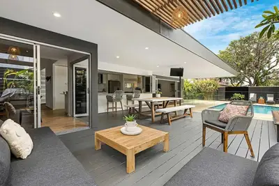 Image de Luxury coastal retreat only 250m from the beach!