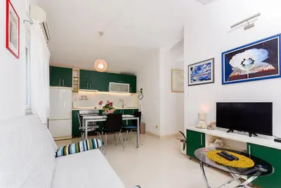 Image de Appartement d'une chambre avec le balcon et la vue sur le mer Baie Gornja Krusica, Solta (A-20021-a)