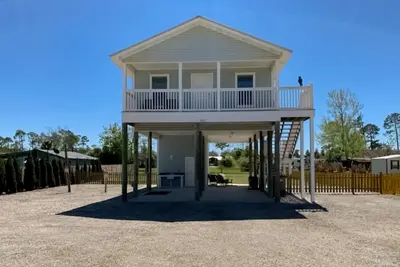 Image de Dog-friendly home blocks from the beach with patio, balcony, & outdoor shower