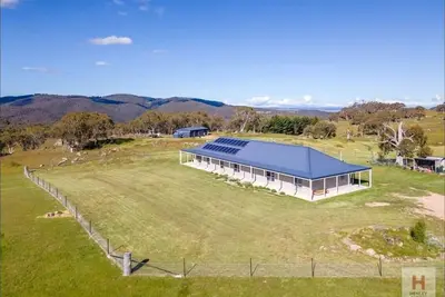 Image de Sugarloaf Lodge - your deluxe rental home that is just 15 minutes from Jindabyne