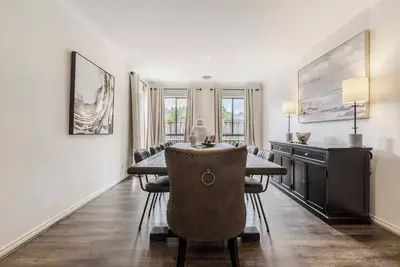 Image de Provincial 4br Family Retreat Near Train & Shops