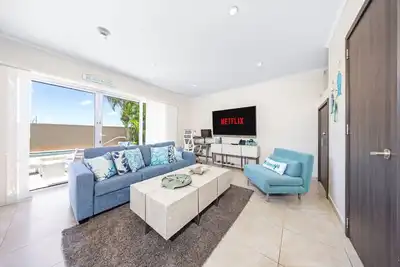 Image de Luxe Beach Condo Le Vent 17 by Bocobay