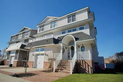 Image de 211 67th Street North