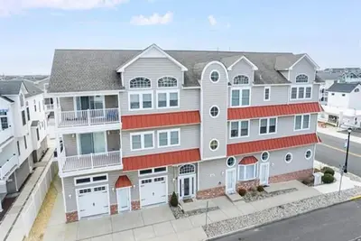 Image de 228 43rd Street Unit 202