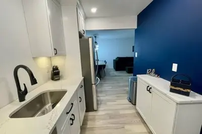 Image de 3400 Boardwalk Unit 1b