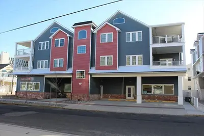 Image de 104 36th Street Unit 202