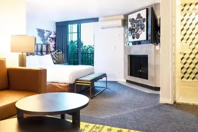 Image de Classic Reunion at the Rooftop Poolside Bar, 4 Pet-Friendly Units!