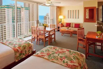 Image de Waikiki Retreat Perfection: 2 Units, Pool, Sauna, Steps from Famous Beach!