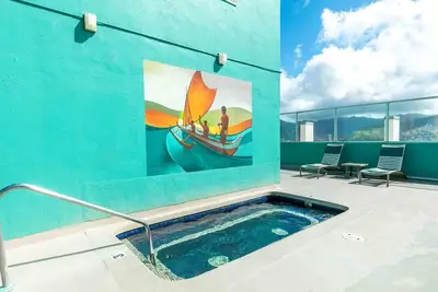 Image de Post-Adventure Bliss! 4 Units, Sauna, Rooftop Sunset Views in Waikiki Retreat!