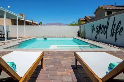 Image de Heated Pool & Spa at Minimal Modern Vegas Home