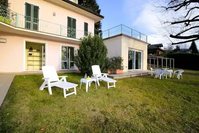 Image de Face to face with the Lake, potrai rilassarti in giardino ammirando il lago