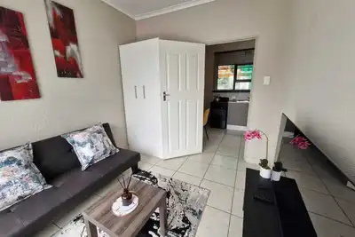 Image de Peaceful garden cottage close to Or Tambo international airport