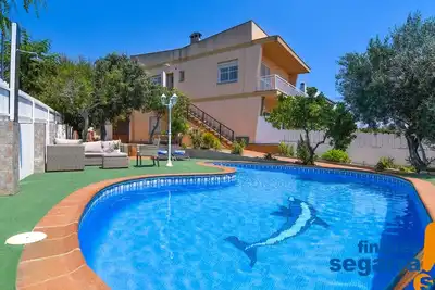 Image de Appartement avec Piscine Privée, Espace Détente et Barbecue près de la Plage