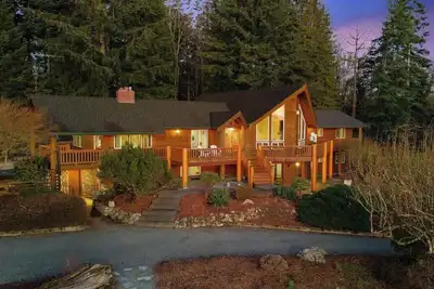 Image de 10-Acre Lodge Retreat with Fire Pit + Game Yard