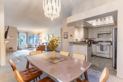 Image de Tranquil Apt, 2 King Suites, Pet Friendly near Dt Bellevue