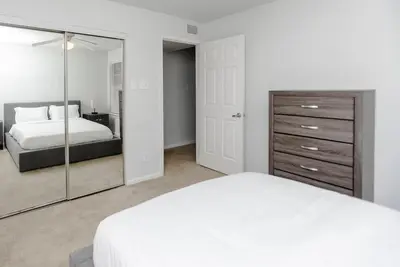 Image de Modern luxe 2bd/2ba Apartment I Free Parking