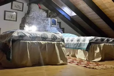 Image de Careggio is an historic cottage surronded by green with lake's view
