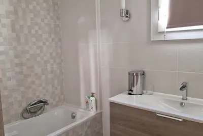 Image de Charmant appartement 2 chambres vue mer (10 min à pied du Musée Parfumerie)