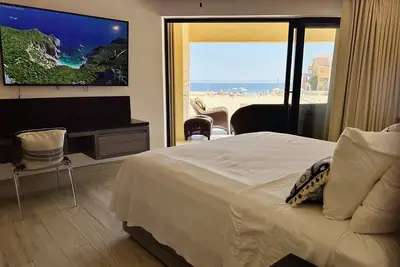 Image de Unit 150- Casa Kelly - Oceanfront Fully Renovated!