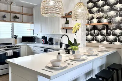 Walk to Beach | 20th Fl Canal View | 2 Queen beds