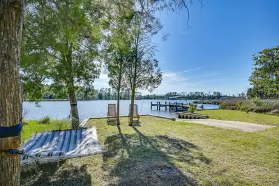 Image de Secluded waterfront cabin w\/ private dock & ramp!