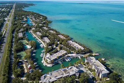 Image de Luxury Condo in Exclusive Buttonwood Bay w\/ Slip