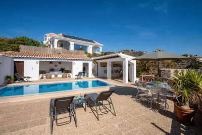 Image de Stylish Villa with Stunning Seaviews & Private Swimming Pool.