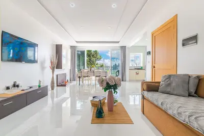 Image de Beautiful Spacious and Bright 3 Bedroom 2 Bathroom Apartment 2