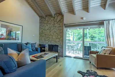 Image de Snowcreek Condo 1555 - Easy Walk to Hiking Trails, Pool & Hot Tub Onsite