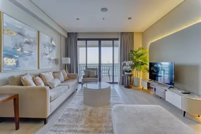 Image de Palm Paradise 1br | Beachfront Escape w/ Pool, Gym, Parking & Balcony