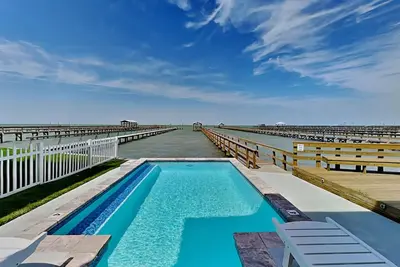 Image de The Reel McCoy | Dog Friendly + Lighted Pier & Pool!