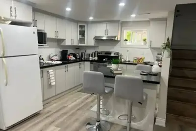 Image de 5 Km to Toronto Pearson Airport, Sleeps 4-6