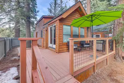 Image de Quiet Lake Almanor Cabin, Steps to Fishing