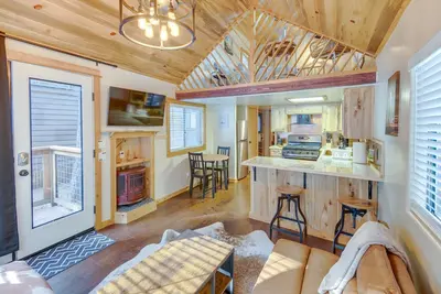 Image de Cozy & Restful Cabin, Steps to Lake Almanor