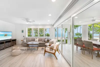 Gardens of the Kai #6: Two-Story Beachfront Villa w/Shared Pool; Walk to Rum Point Club + Kaibo