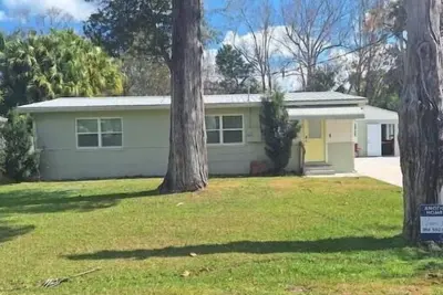 Image de cozy home 2mls from beach access 10 mls to racetrack Trailer parking available! !