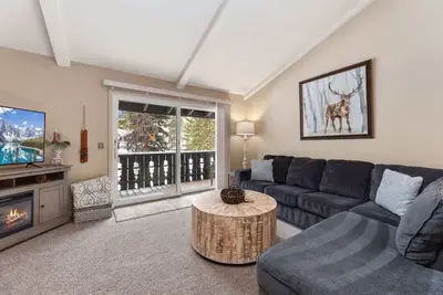 Image de Mountain Pines Chalet: Nestled along Fall River