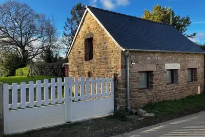 Image de Maisonnette en pierres en bord de mer proche de toutes commodités et de Paimpol.
